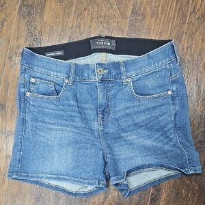 TORRID Bombshell Skinny Short Short - Premium Stretch Medium Wash Size 16